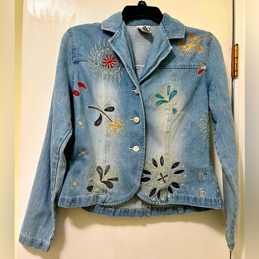 Clio Denim Jean Jacket Floral Embroidered Hippie Flower-Child Women Retro Size 4